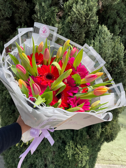 Gerberas y Tulipanes